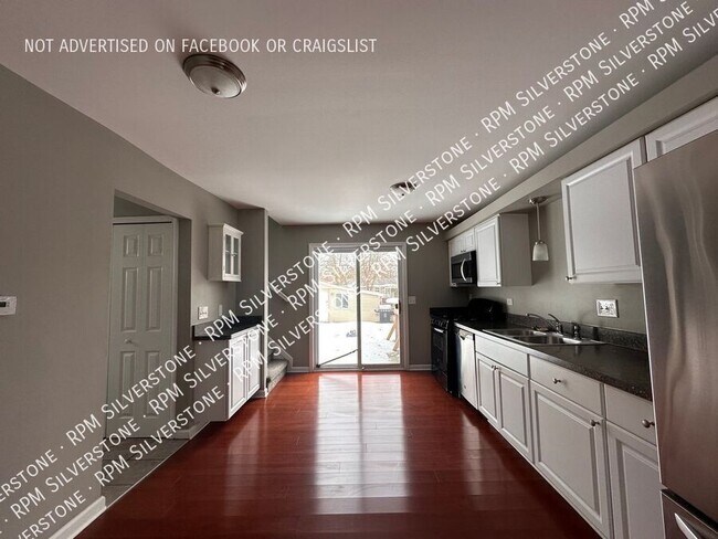 Foto del edificio - 3113 Emmons Ave
