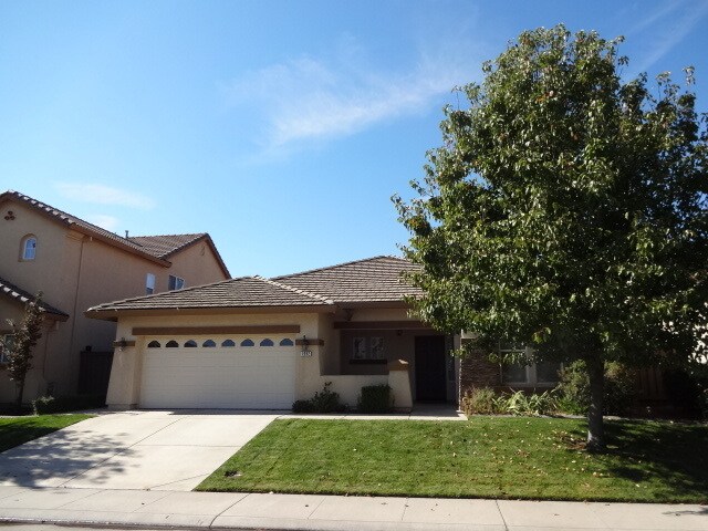 Foto del edificio - SINGLE STORY, 3 BEDROOM, 2 BATH, 2.5 CAR GARAGE, IN GATED COMMUNITY!