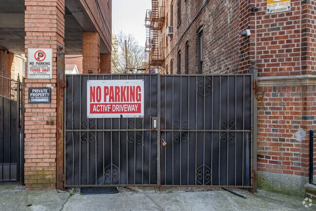 Garaje de estacionamiento. - 2985 Ocean Pky