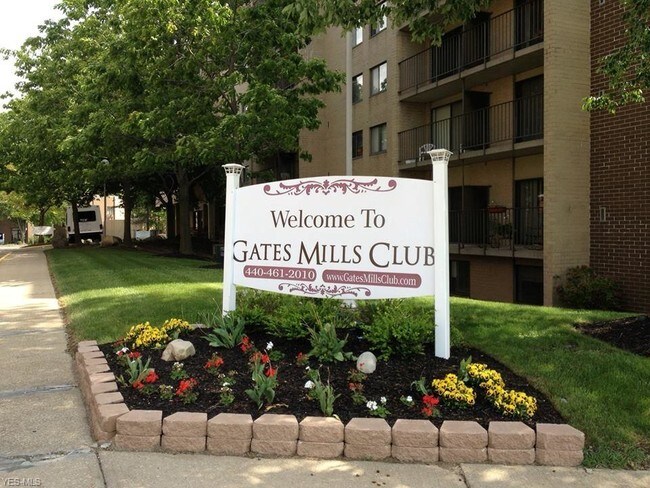 Foto del edificio - 6759 Mayfield Rd