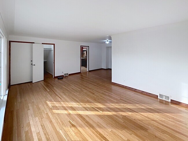 Foto del edificio - 18411 Chagrin Blvd