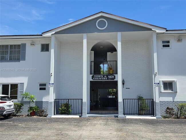 Building Photo - 1431 S 14th Ave