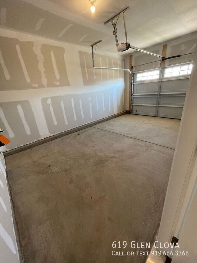 Building Photo - 619 Glen Clova Glen