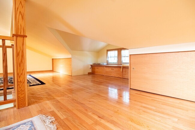 Building Photo - 2 BED / 2.5 BATH HOUSE CLOSE TO UIUC W/ WO...