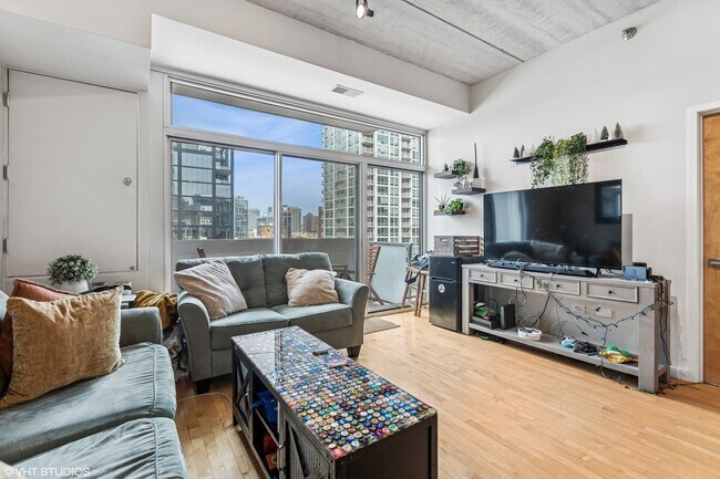 Foto del edificio - 630 N Franklin St