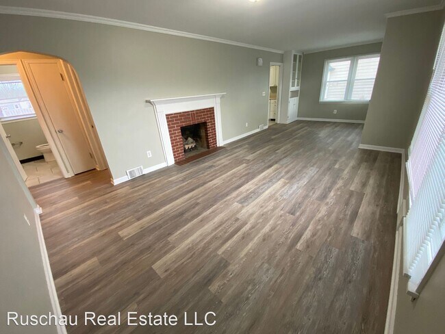 Building Photo - 3 br, 1 bath House - 130 E Home Rd