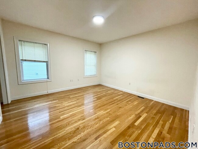 Foto del edificio - 128 Hillside St