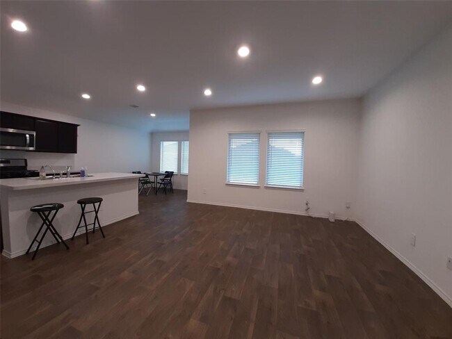 Foto del edificio - 21206 Sleepy Willow St