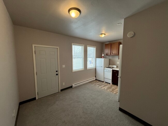 Building Photo - 5 6th Ave N