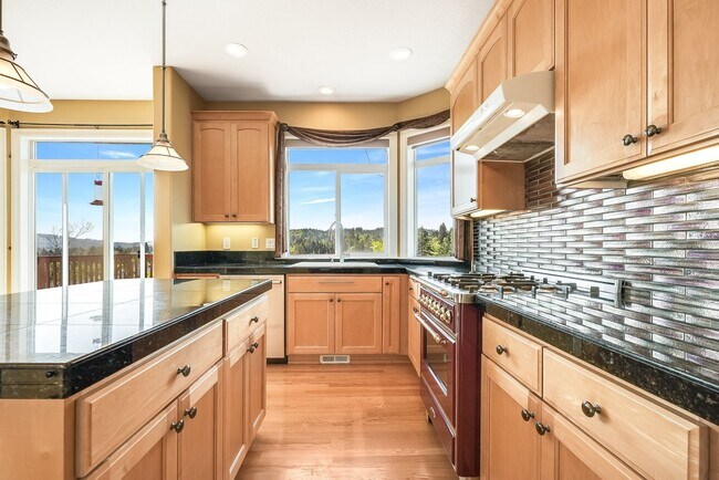 Building Photo - 15532 SE Henderson Way