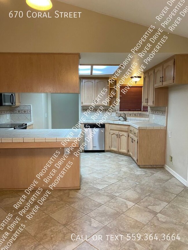 Foto del edificio - Beautiful Tulare Home Move In Ready