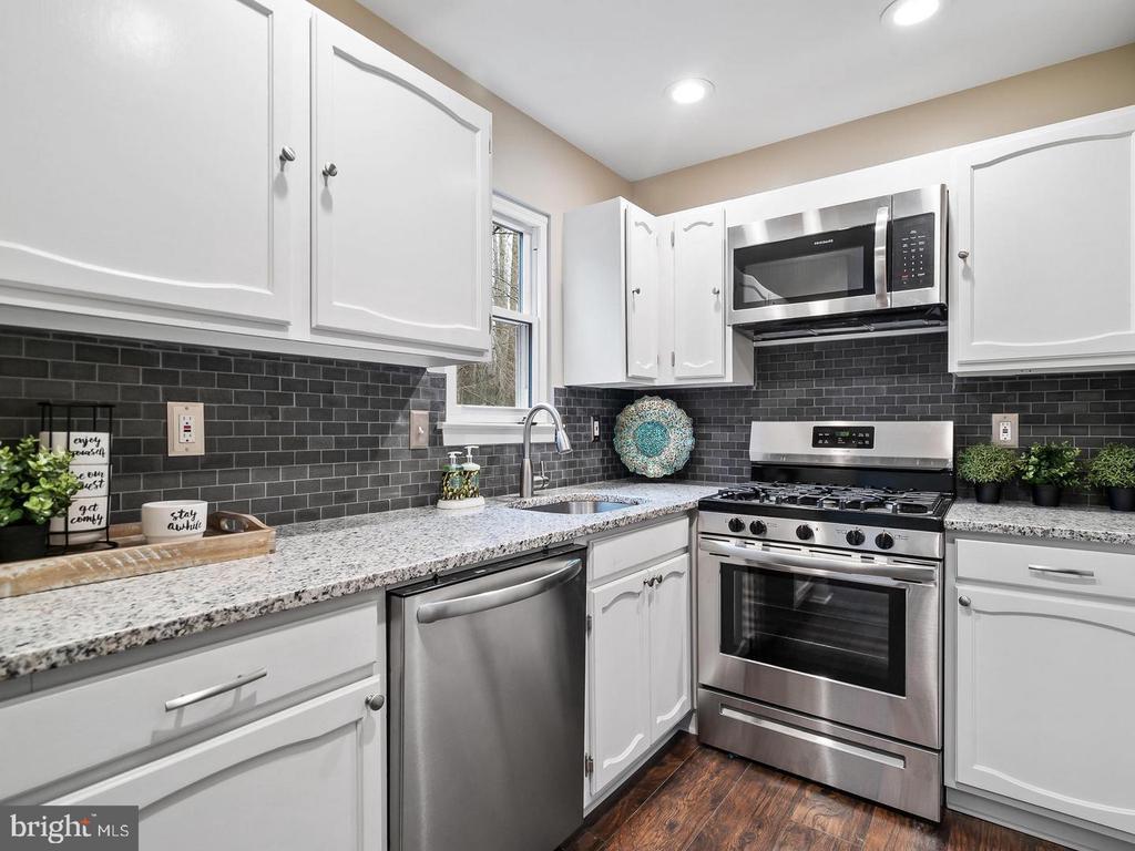 Building Photo - 1318 Alderton Ln