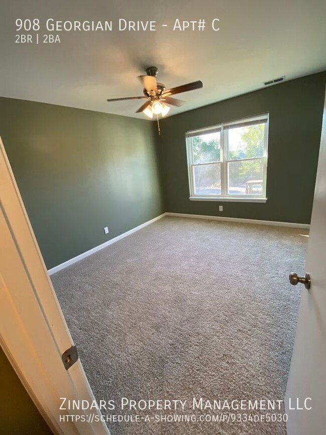 Building Photo - newly remodeled 2 bedroom 1.5 bath apartme...