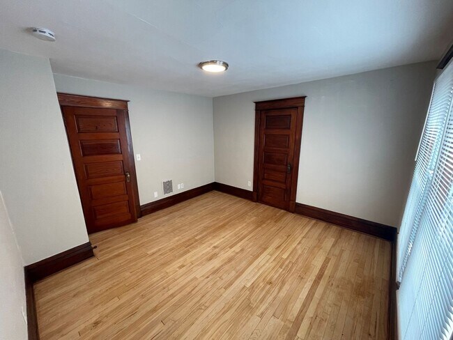 Building Photo - 1224 Drake Street
