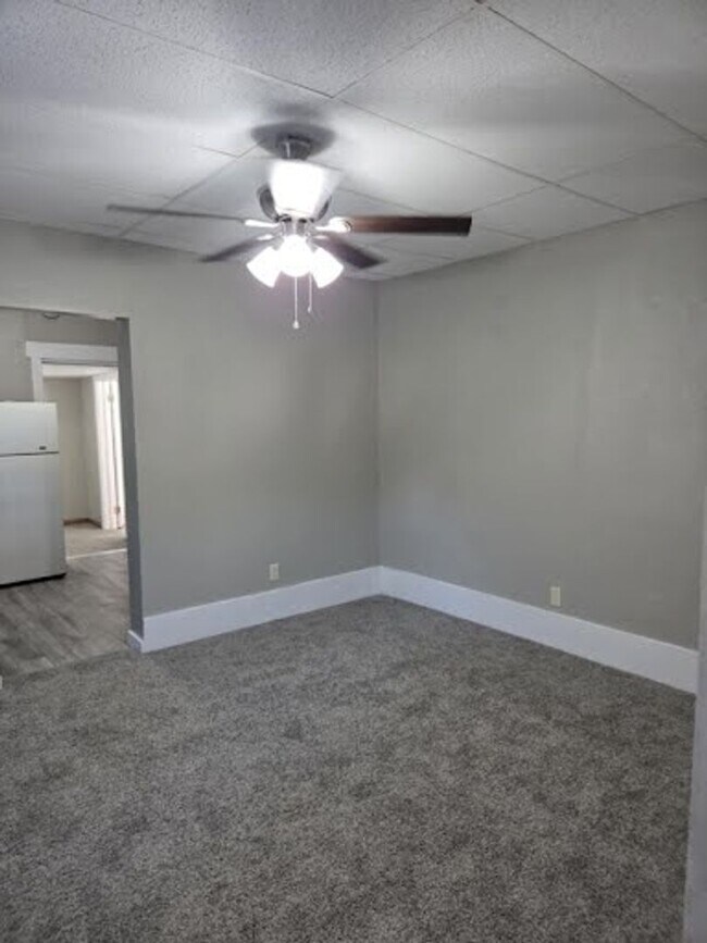 Building Photo - 801 S Millwood Ave