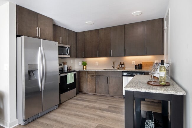 Building Photo - Ovation at Park Crest