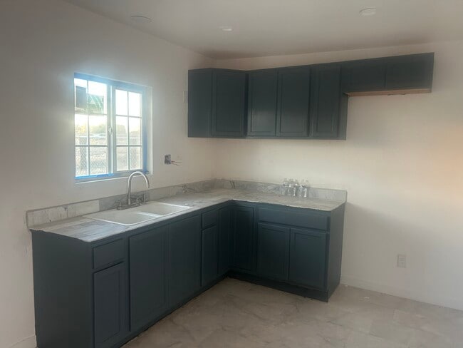 Foto del edificio - 1539 W Ave L 8