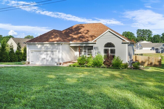 Foto del edificio - 905 Taylor Circle, Burns, TN 37029