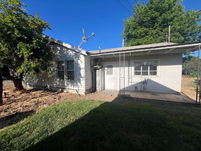 Building Photo - Adorable 2 bedroom Country Cottage for rent!