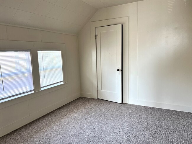 Bedroom - 2543 Fairfield St