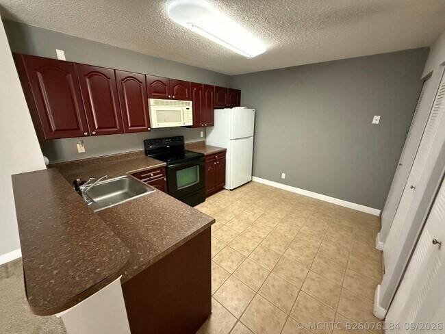Foto del edificio - 5821 Riverside Dr