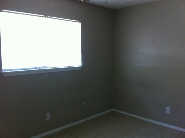 Foto del edificio - 530 W Hopkins St