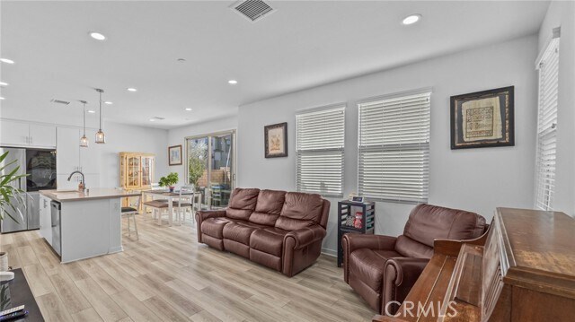 Building Photo - 16282 Meadowhouse Ave