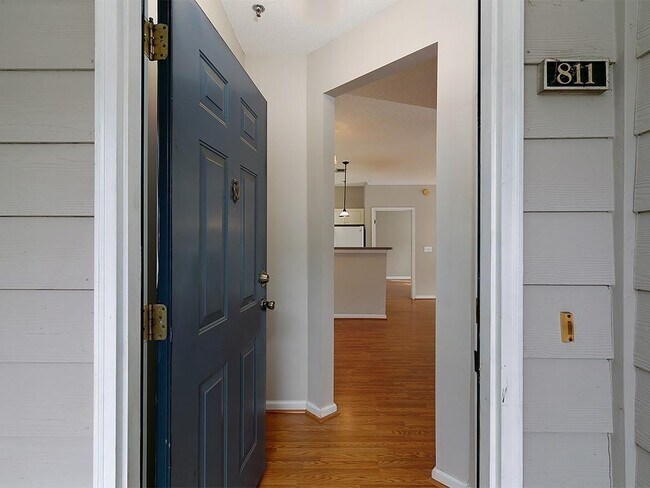 Building Photo - 811 Spring Heights Ln
