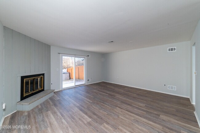 Foto del edificio - 30 Knoll Ct