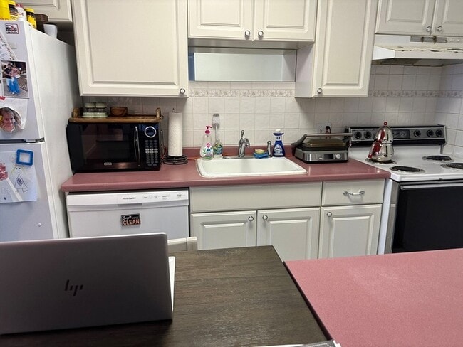 Photo - 700 Governors Dr Apartment