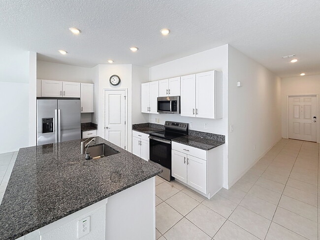 Foto del edificio - Beautiful 3 bedroom, 2 bath single family home awaits you!