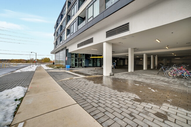 Photo du bâtiment - 2489 Taunton Rd