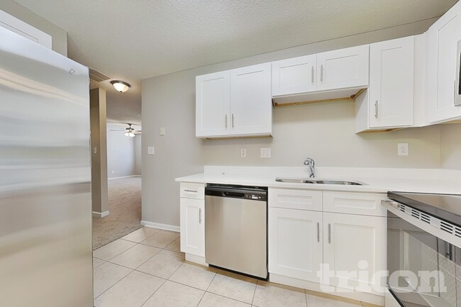 Building Photo - 5425 Brickleberry Way