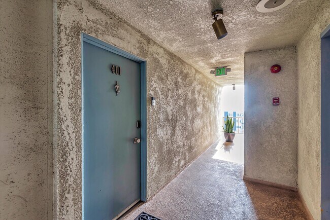 Building Photo - 3707 E Livingston Dr
