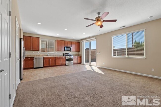 Building Photo - 1041 Crown View Dr