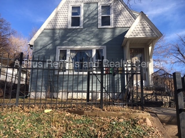 Building Photo - 1408 S Grange Ave