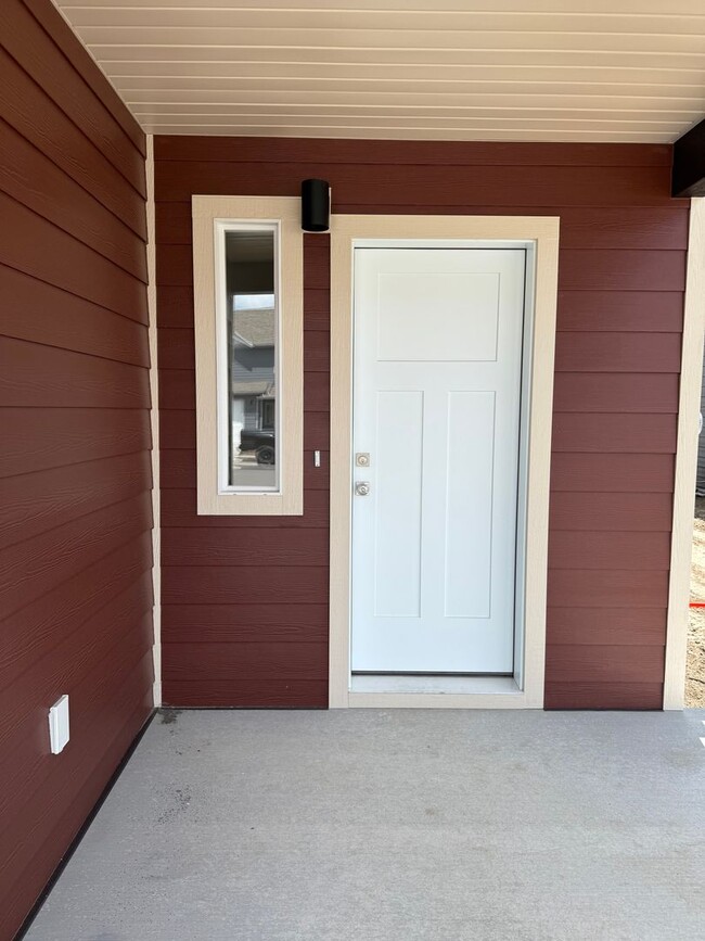 Building Photo - Brand New 3 Bed 2.5 Bath with double attac...