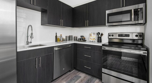 Building Photo - 57 E Delaware Pl