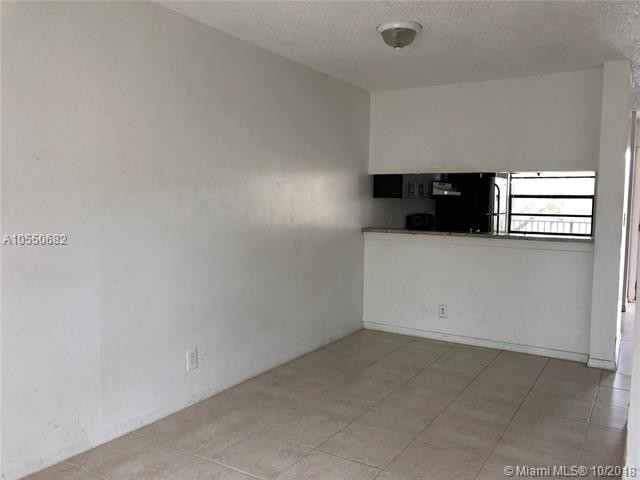 Foto del edificio - 4044 Lakeside Dr