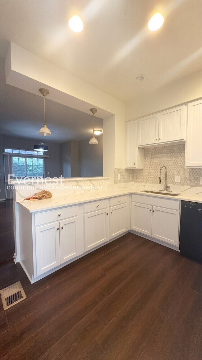 Foto del edificio - 1857 Cedar Cove Way