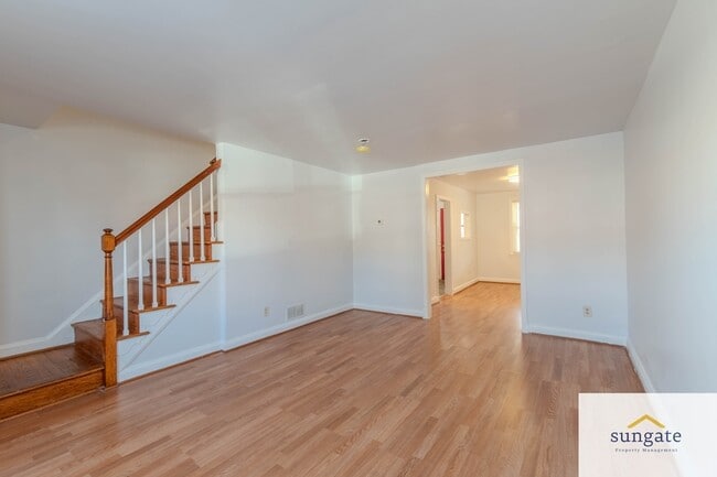 Building Photo - 751 Yale Ave