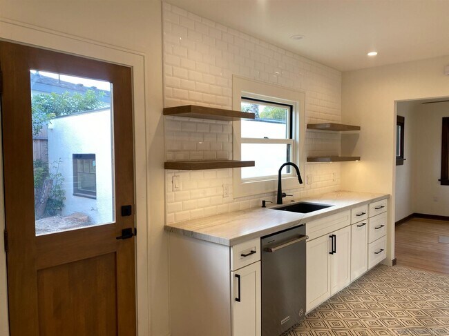 Foto del edificio - 4746 E Mountain View Dr