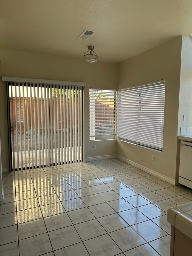 Foto del edificio - Nice Corona Hills Home