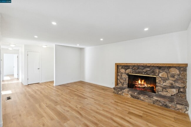 Building Photo - 1111 Roxie Ln