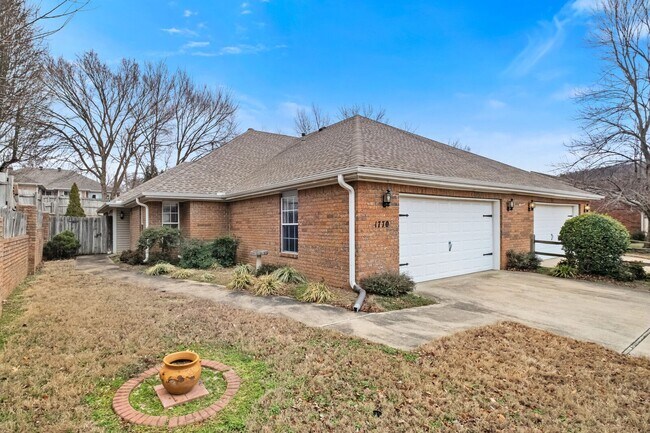Building Photo - Pointer Lane Duplex