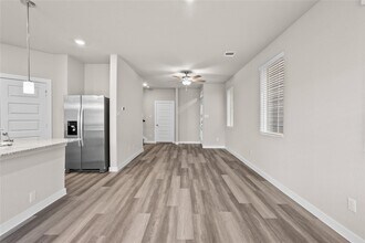 Building Photo - 594 Avisa Dr