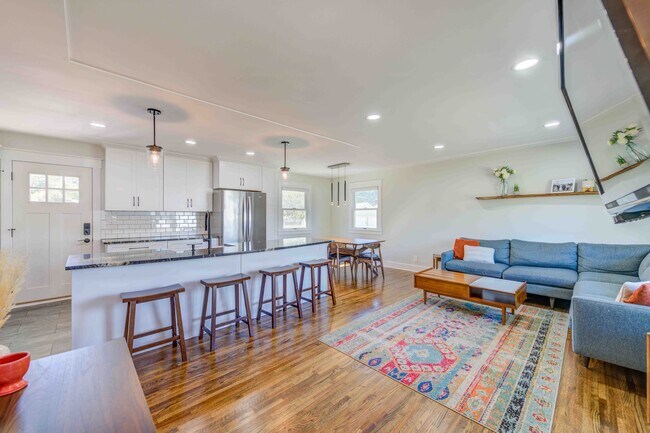 Foto del edificio - 2044 Morgan Ave