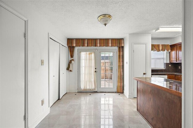 Foto del edificio - 9308 Westwood Village Dr