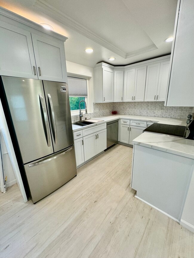 Building Photo - 4524 1/2 Laurel Canyon Blvd