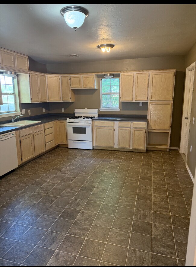 Foto del edificio - 302 E Washington St